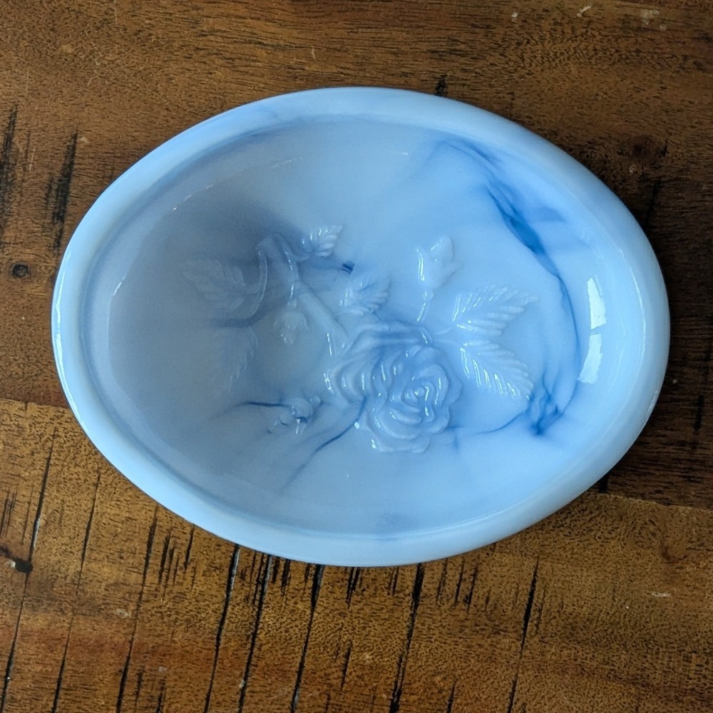 Vtg Avon May 1978 White Blue‎ Swirl Slag Glass Rose Floral Soap Trinket Dish